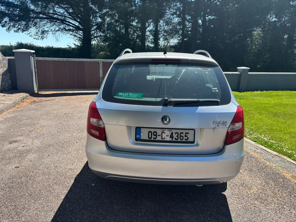 Low mileage  Skoda Fabia 2009 tax + nct - Image 4