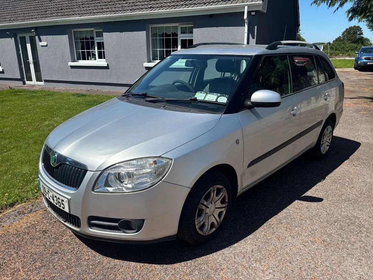 Low mileage  Skoda Fabia 2009 tax + nct - Image 3