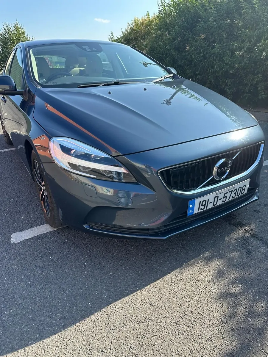 Volvo V40 T3 Automatic Low Mileage - Image 4
