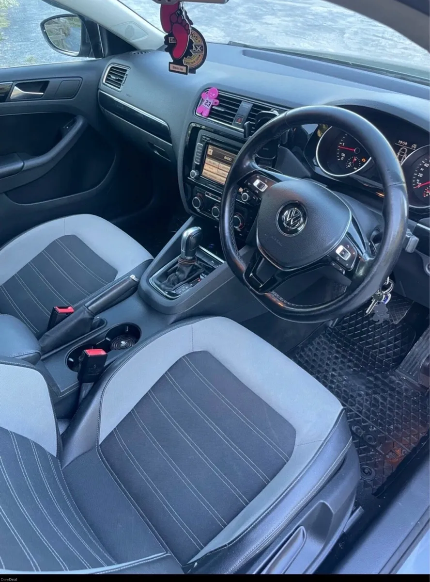 152 Volkswagen Jetta - Image 4
