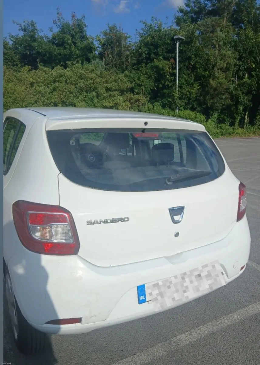 Dacia Sandero 2015 - Image 2