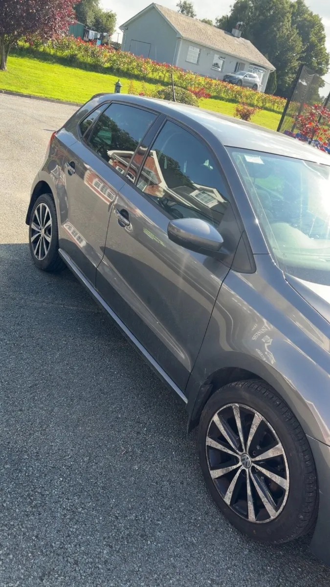 Volkswagen Polo 2011 - Image 2