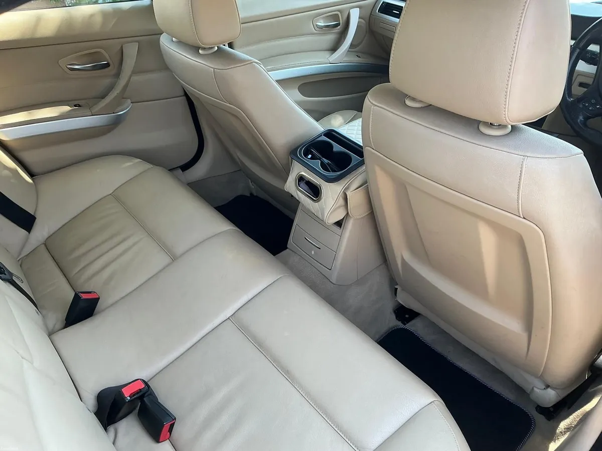 BMW 3-Series 2009 - Image 2