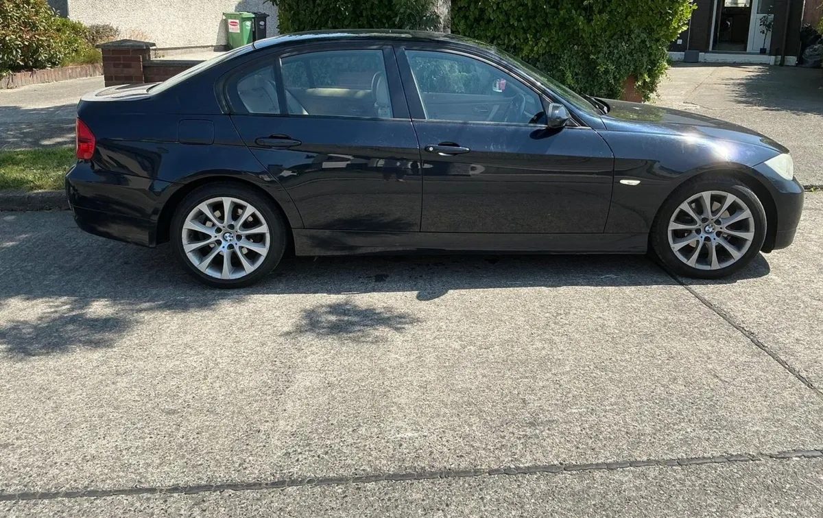 BMW 3-Series 2009 - Image 6