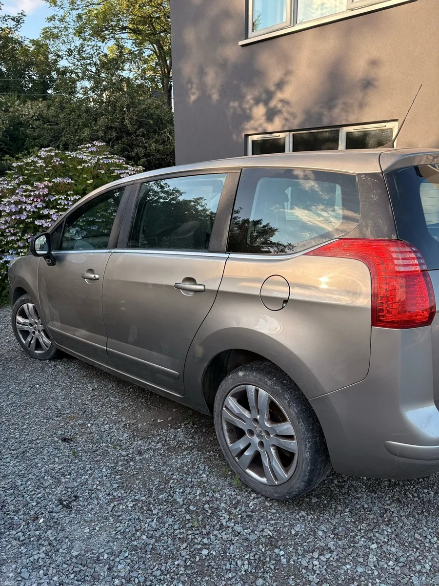 Peugeot 5008 - Image 2