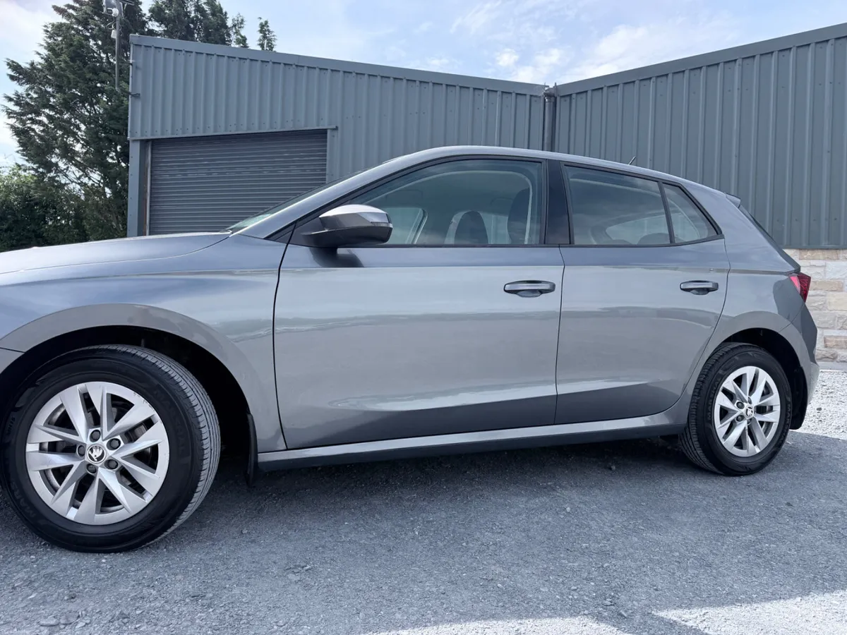 Skoda Fabia 221’ Ambition 1.0 MPI LOW MILEAGE - Image 5