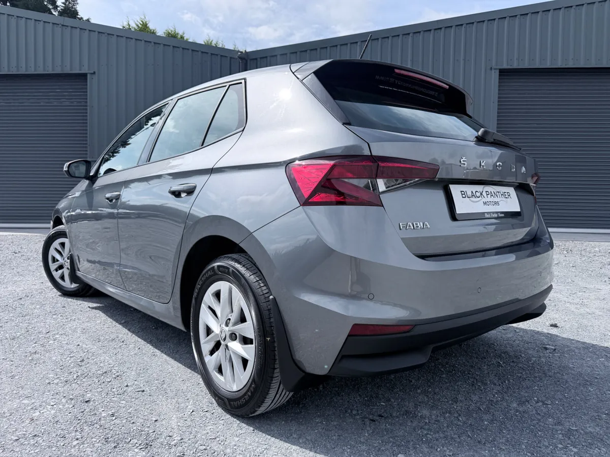 Skoda Fabia 221’ Ambition 1.0 MPI LOW MILEAGE - Image 3
