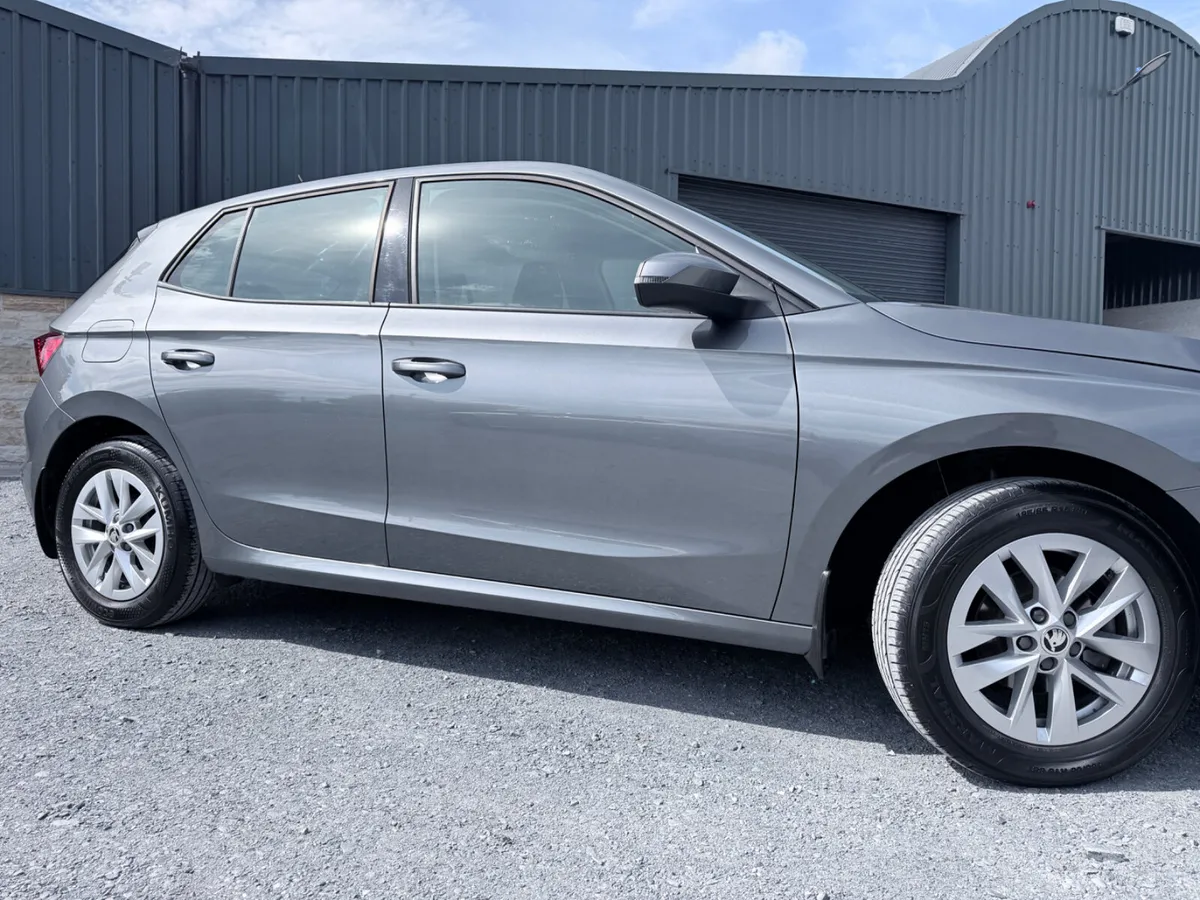 Skoda Fabia 221’ Ambition 1.0 MPI LOW MILEAGE - Image 6
