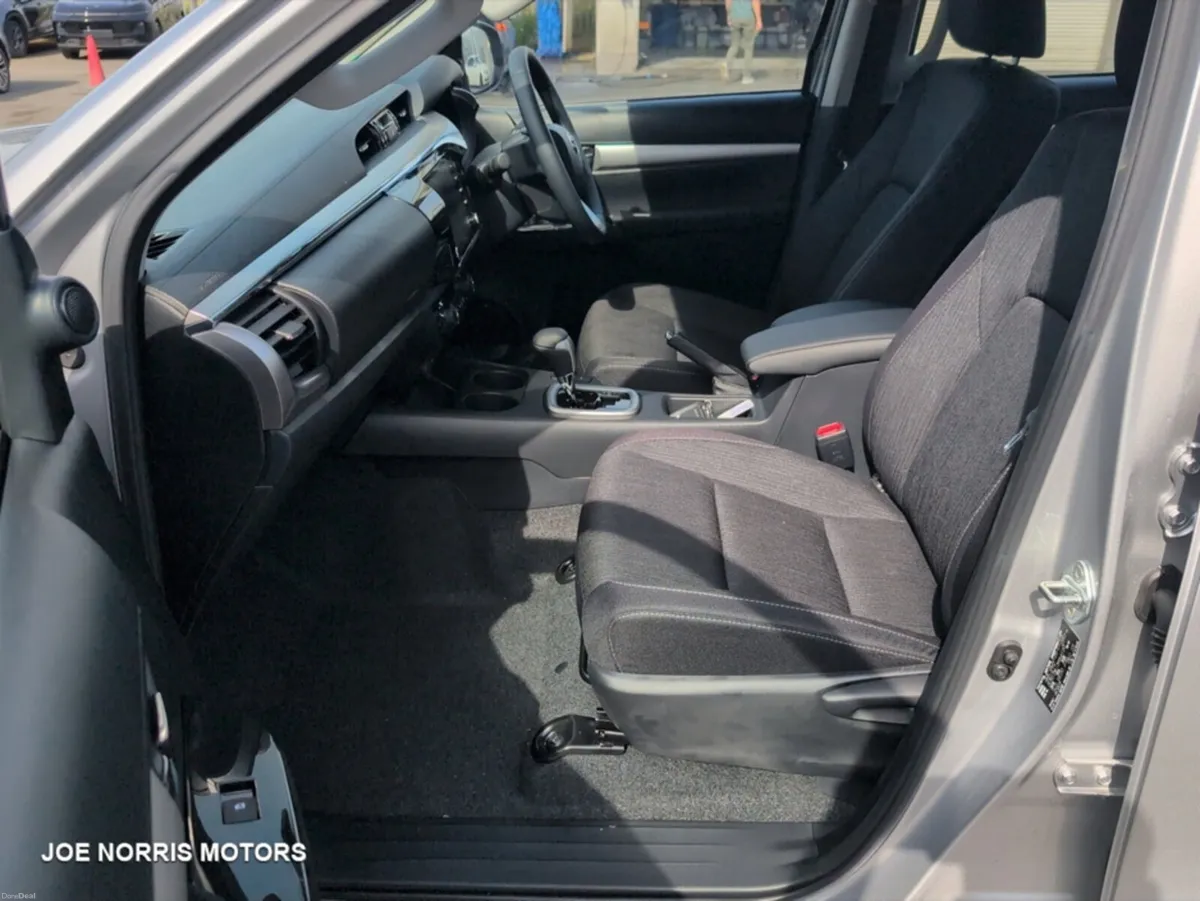 Toyota Hilux 2.4 Diesel Double Cab 4WD AUTOMATIC - Image 3