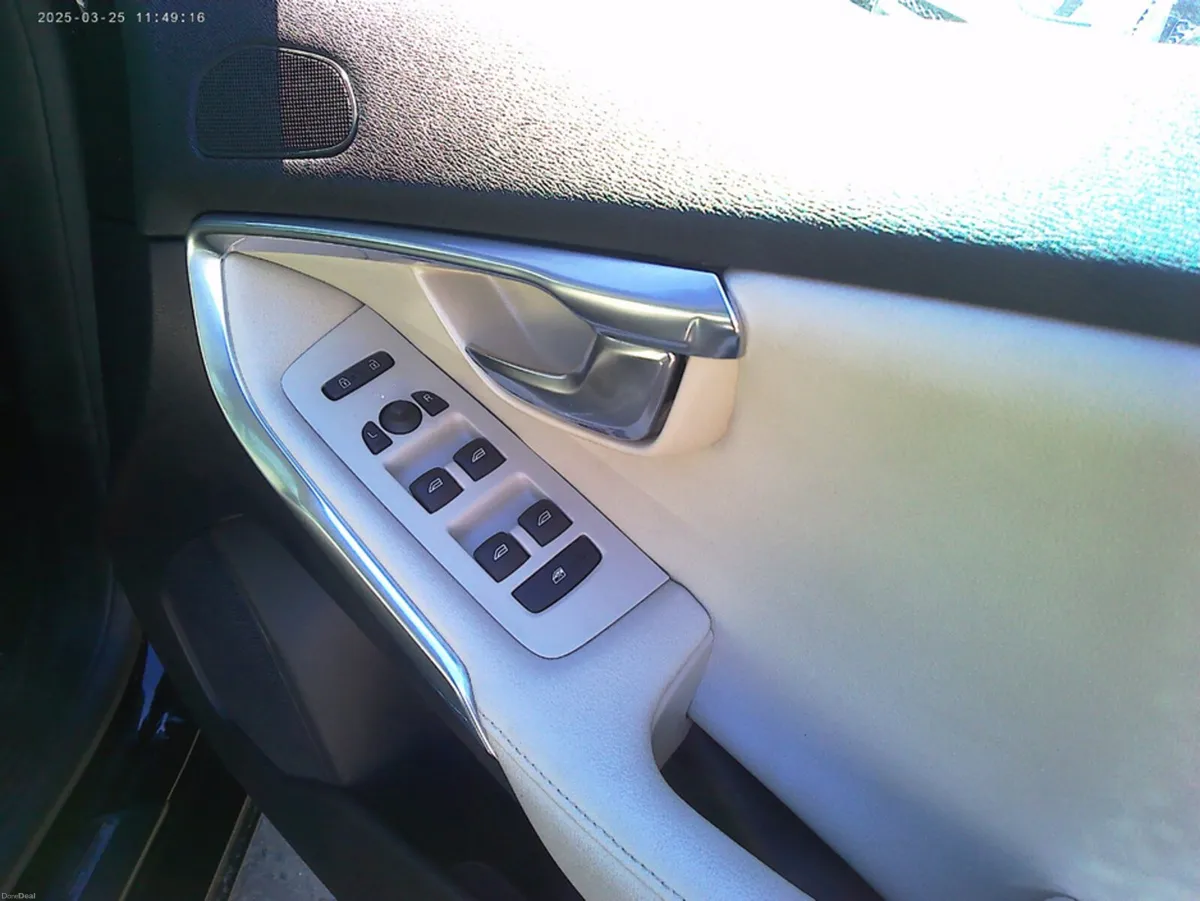 Volvo V40 D2 MOMENTUM ED 5DR - Image 6