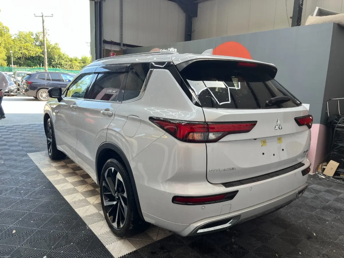 Mitsubishi Outlander 2023 MITSUBISHI OUTLANDER PHE - Image 4