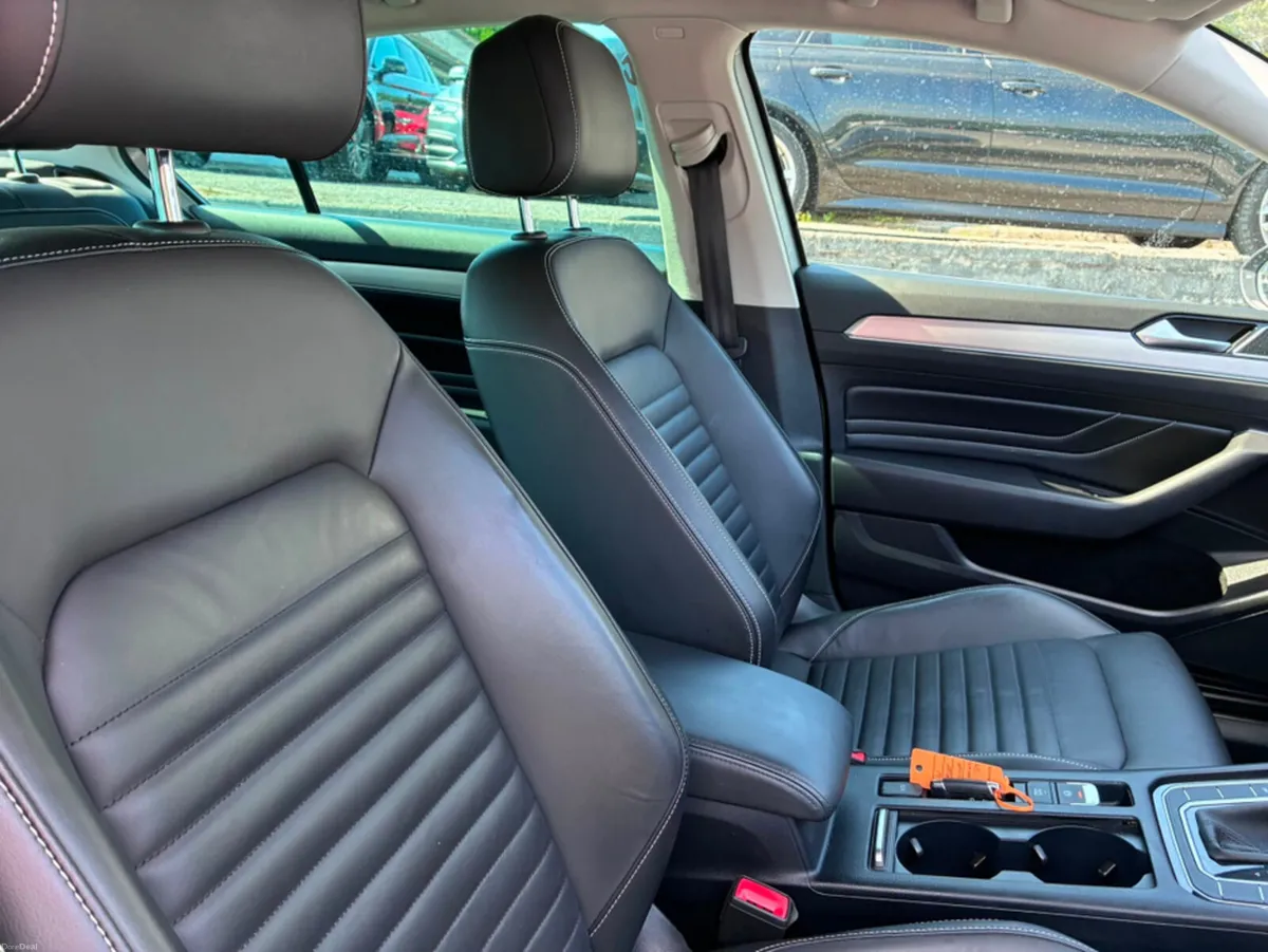 Volkswagen Passat ELEGANCE 2.0 TDI 150 BHP AUTO - Image 3