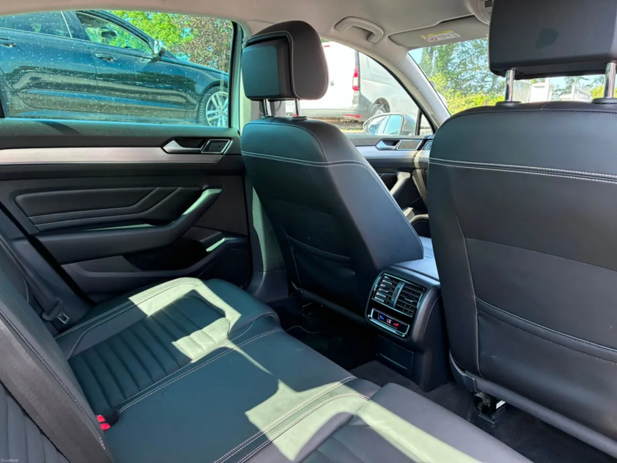 Volkswagen Passat ELEGANCE 2.0 TDI 150 BHP AUTO - Image 6