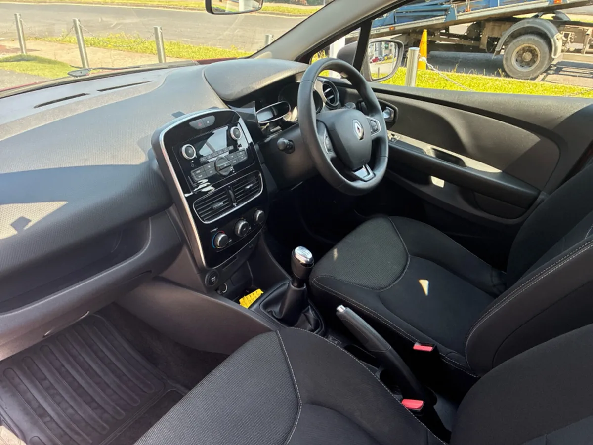 Renault Clio 1.2 PLAY 75BHP 5DR - Image 3