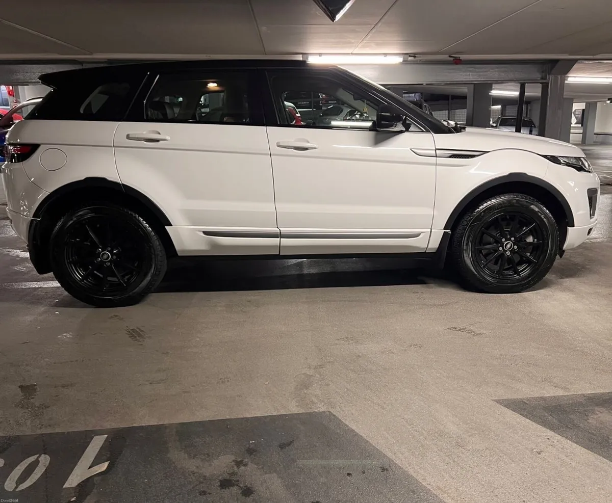 Land Rover Range Rover Evoque - Image 2