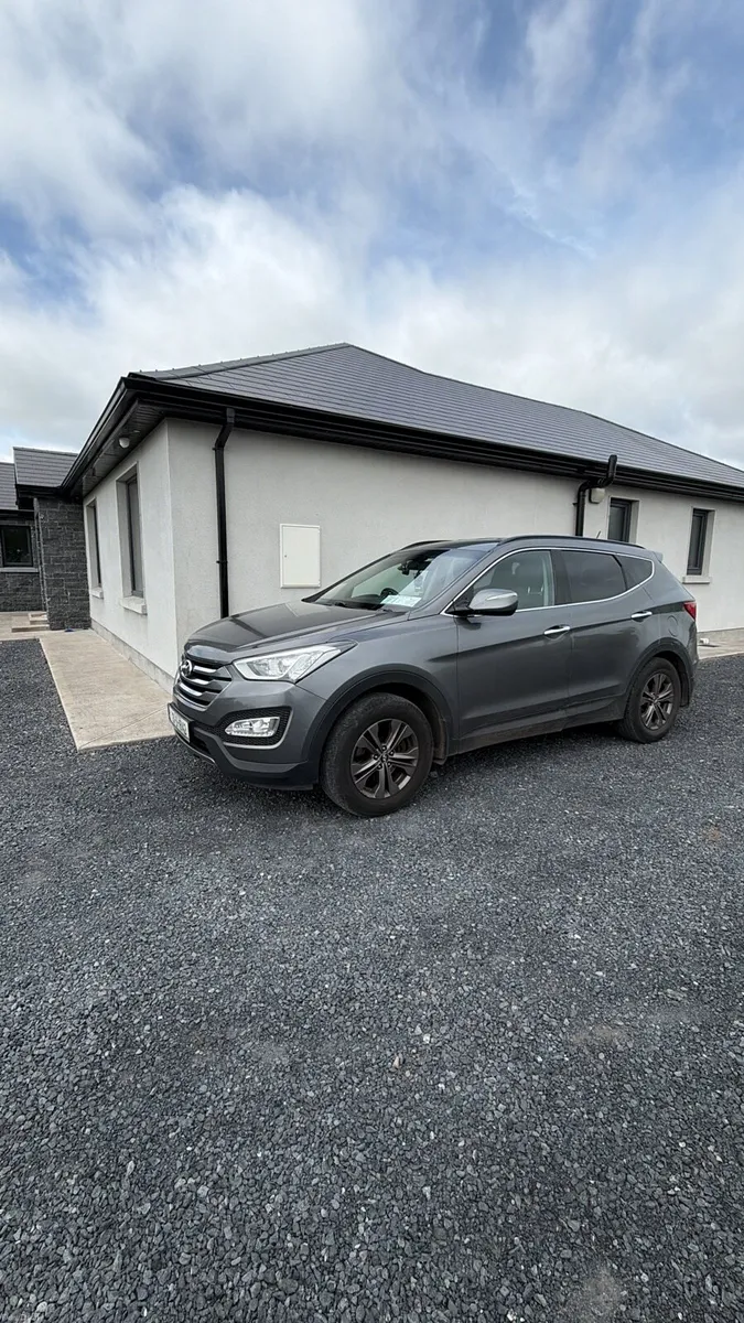 2013 Hyundai Santa Fe NCT 08/27 4wd / 7 seater - Image 3