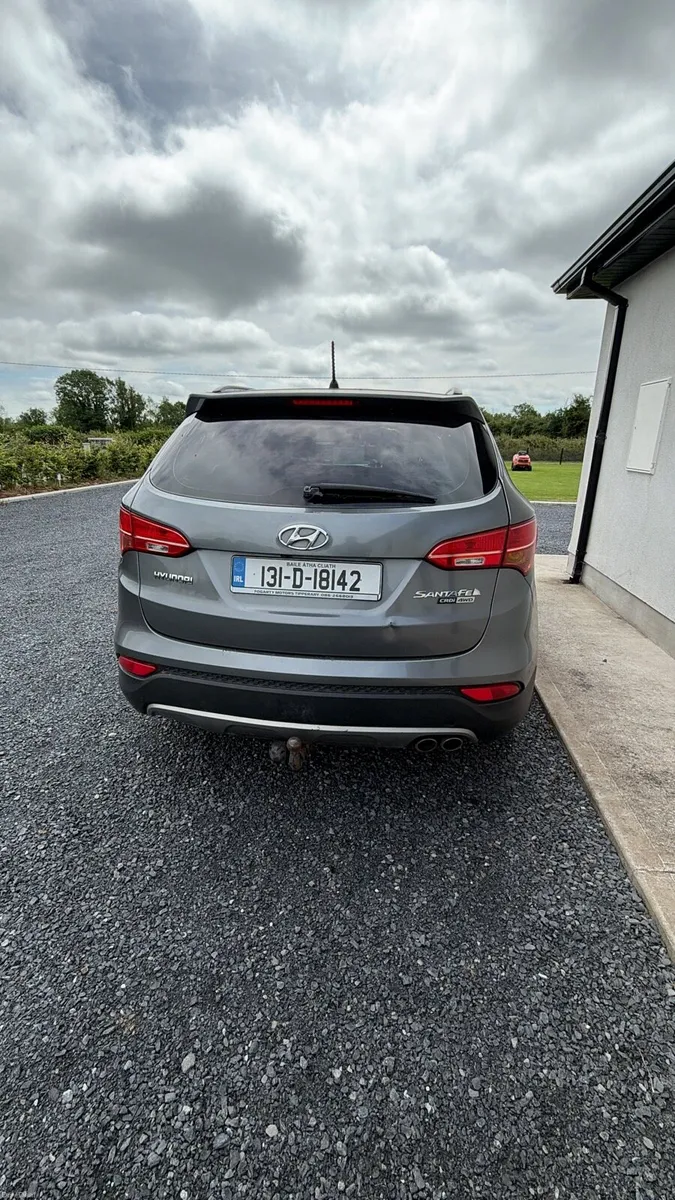 2013 Hyundai Santa Fe NCT 08/27 4wd / 7 seater - Image 4