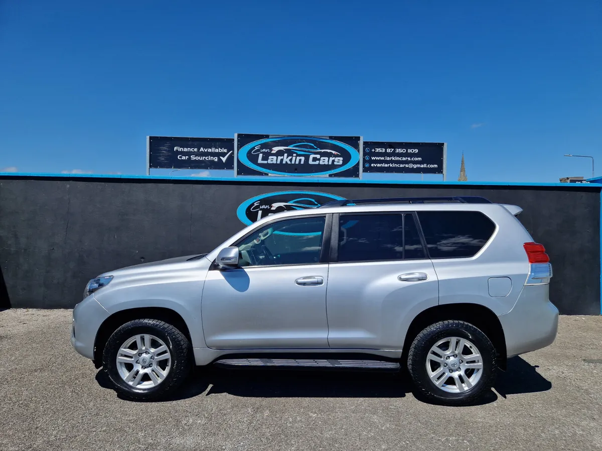 11 Toyota Land Cruiser 5 Seater Crew Cab Automatic - Image 1