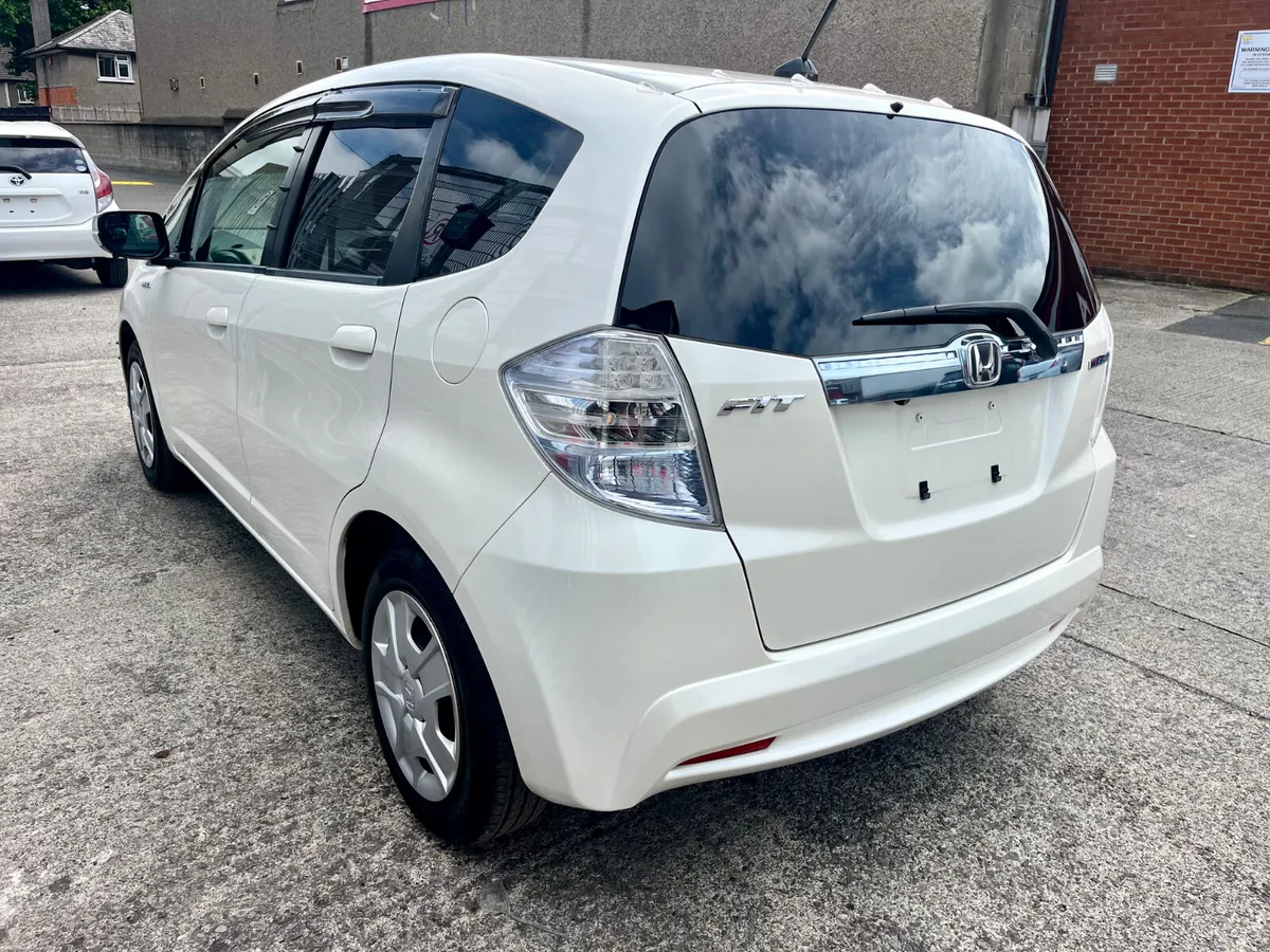 Honda fit hybrid 2013 - Image 5