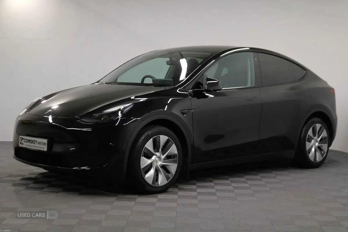 Tesla Model Y HATCHBACK - Image 3