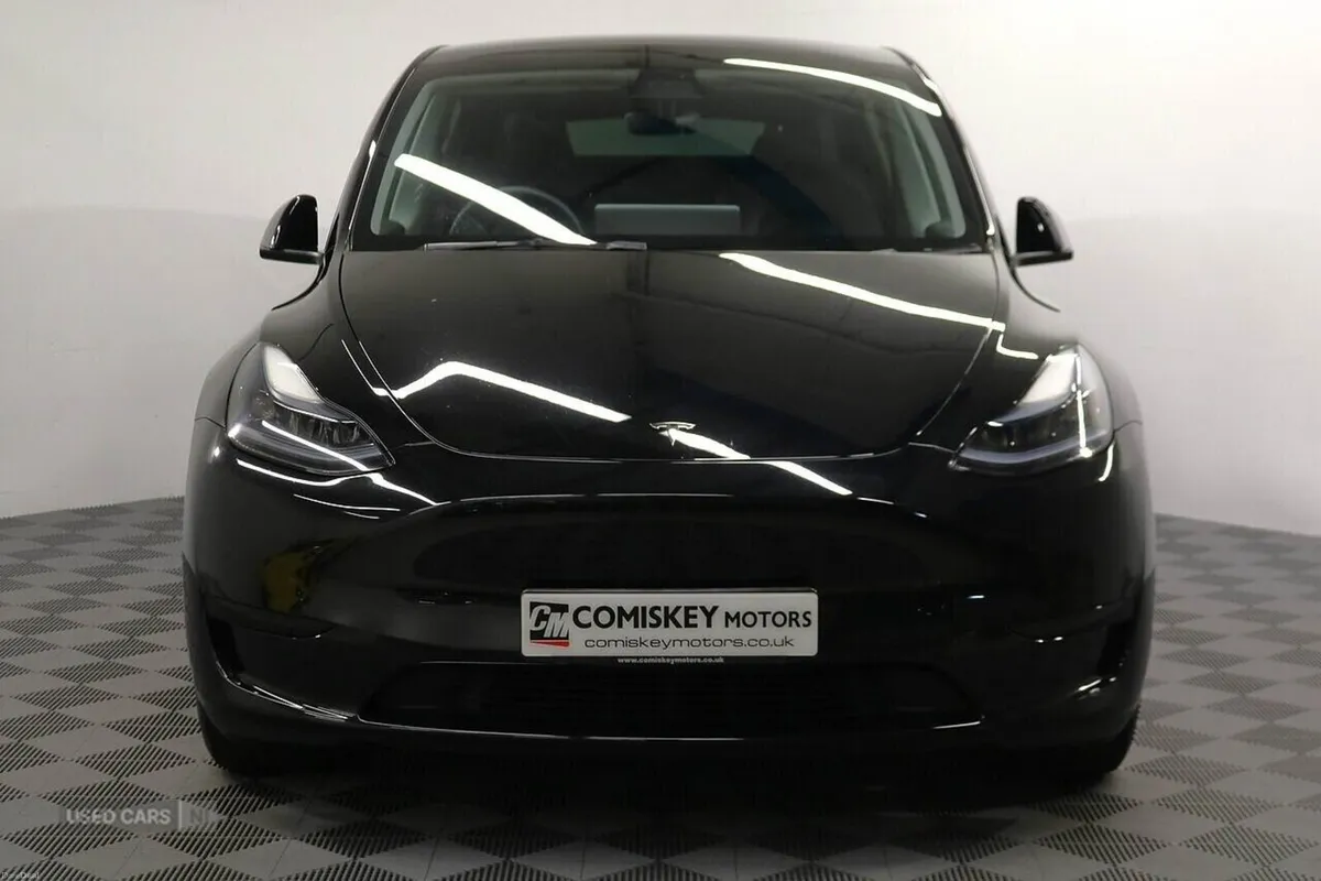 Tesla Model Y HATCHBACK - Image 2