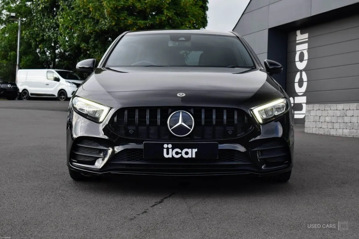 Mercedes-Benz A-Class 1.5 A 180 AMG Line Executive - Image 2
