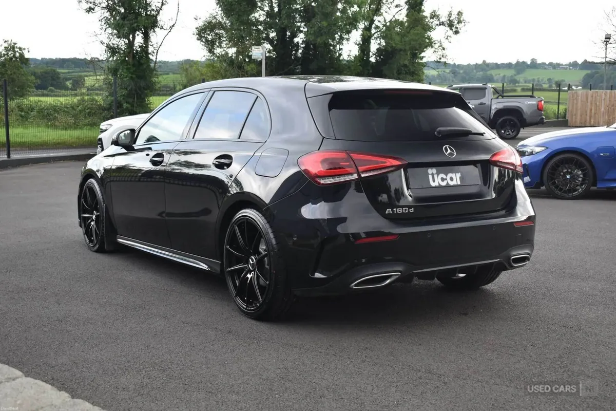 Mercedes-Benz A-Class 1.5 A 180 AMG Line Executive - Image 4