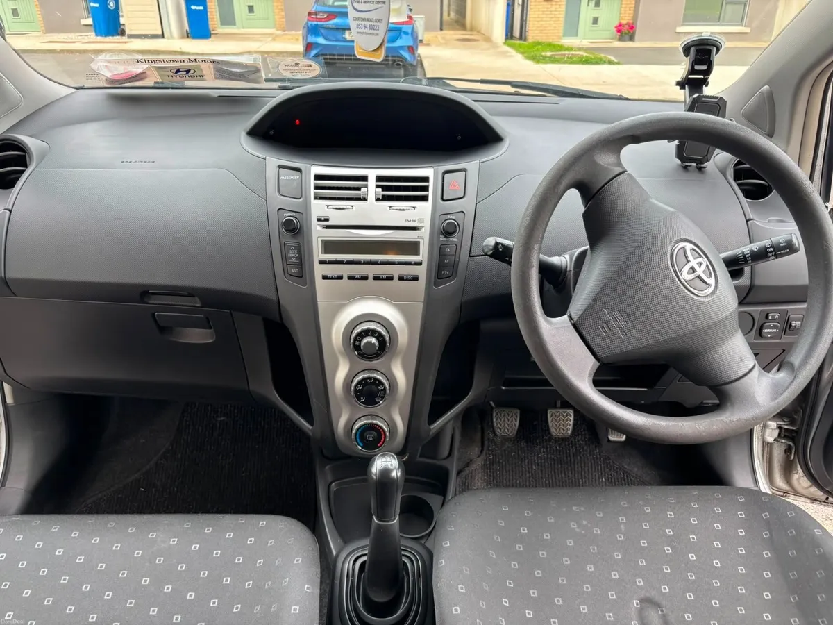 Toyota Yaris 2009 - Image 4