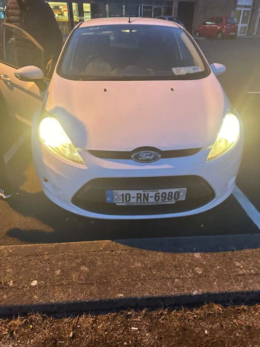 Ford Fiesta 2010 - Image 1