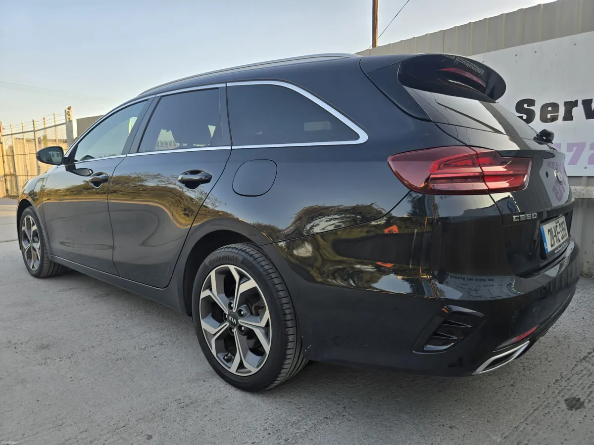 211 Kia Ceed 1.6 GDI PHEV  Plug in Hybrid  SW - Image 5