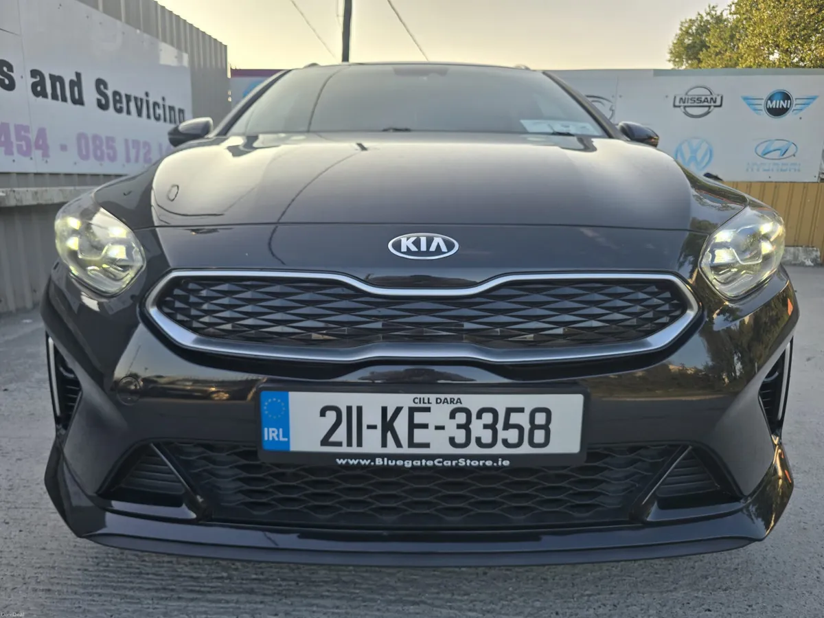 211 Kia Ceed 1.6 GDI PHEV  Plug in Hybrid  SW - Image 2