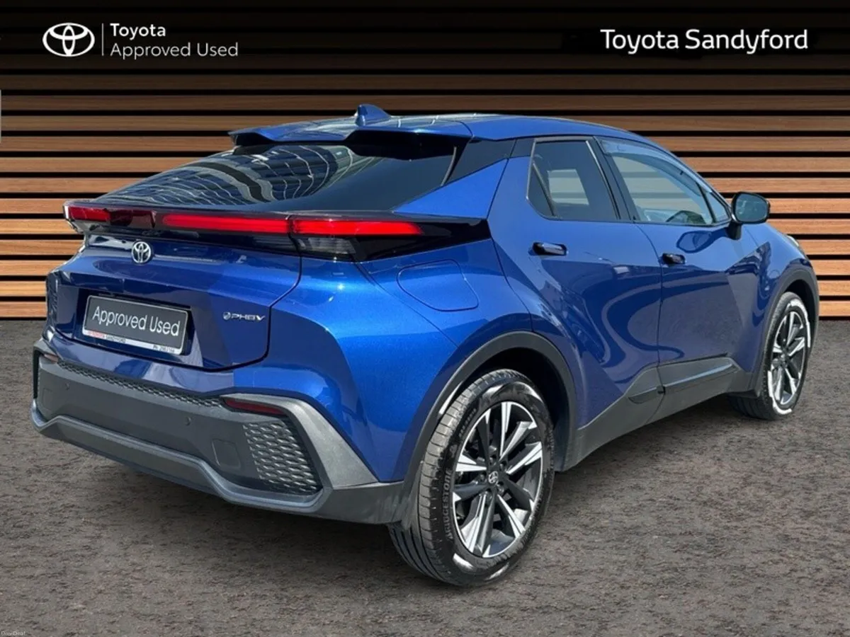 Toyota C-HR 2.0 PHEV SPORT AUTO // HEATED SEATS // - Image 2