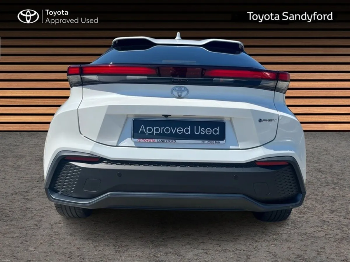 Toyota C-HR 2.0 PHEV SPORT AUTO // HEATED SEATS // - Image 4
