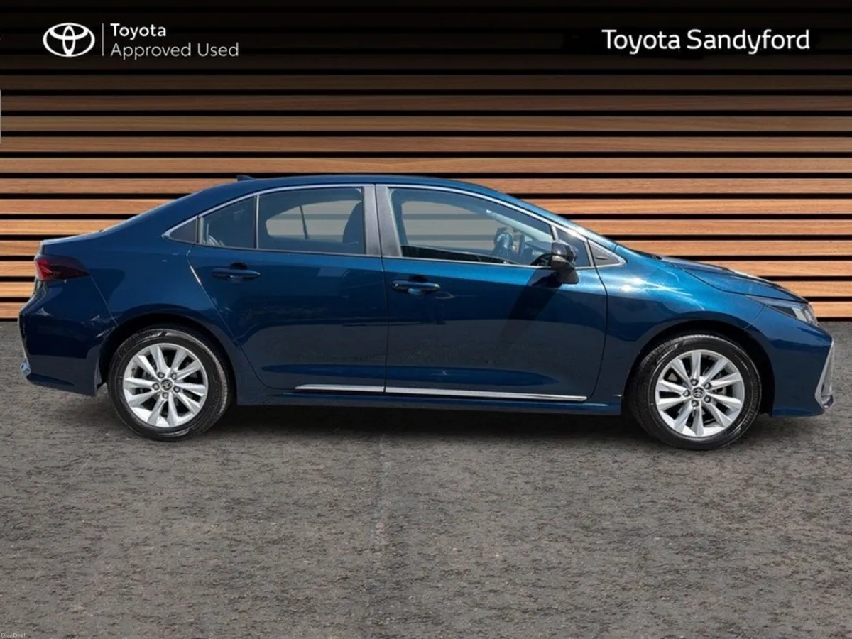 Toyota Corolla HYBRID LUNA AUTO SALOON // TOYOTA S - Image 3