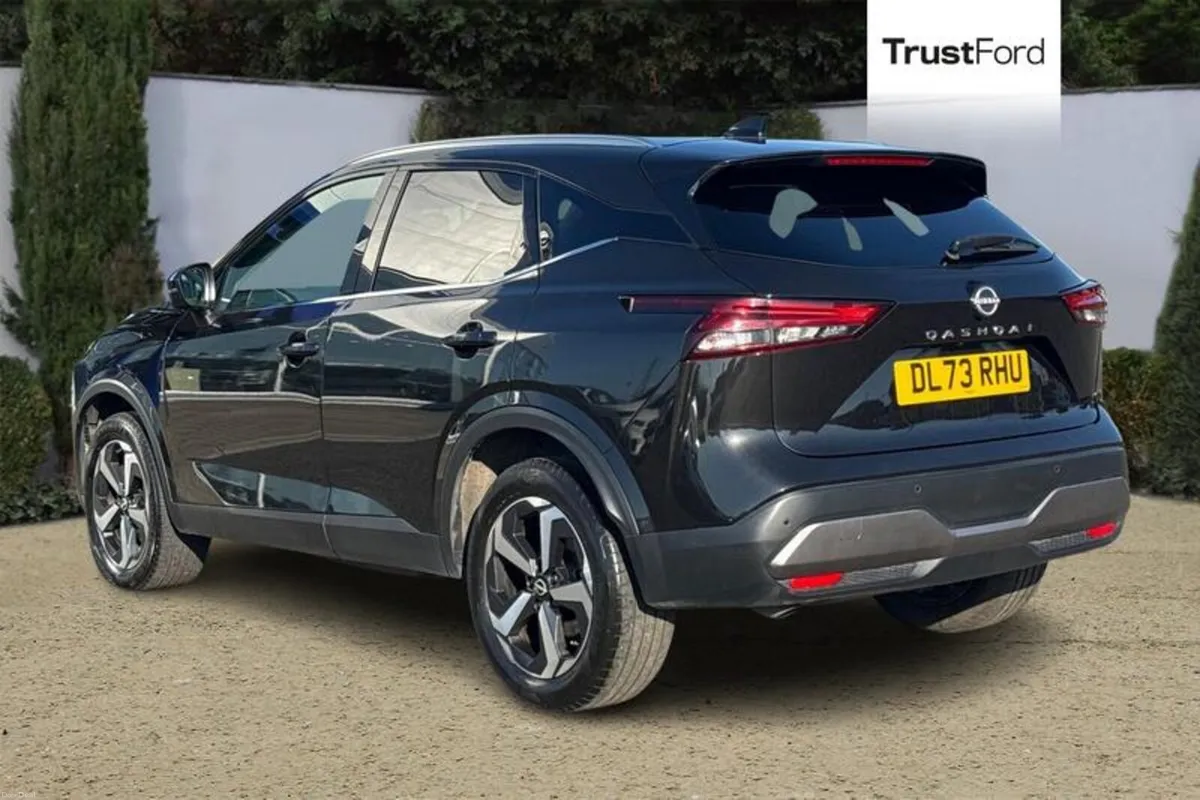 Nissan Qashqai 1.3 DIG-T MHEV N-Connecta SUV 5dr P - Image 2