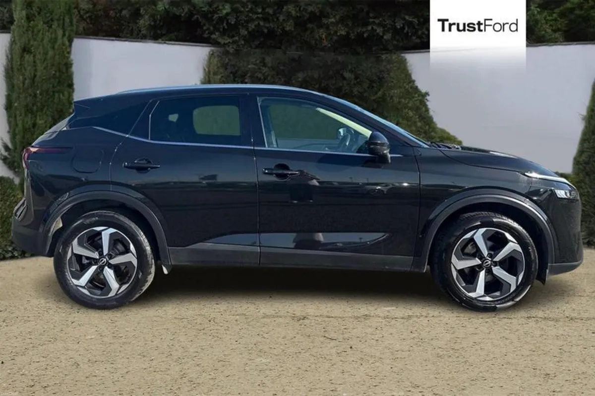 Nissan Qashqai 1.3 DIG-T MHEV N-Connecta SUV 5dr P - Image 3