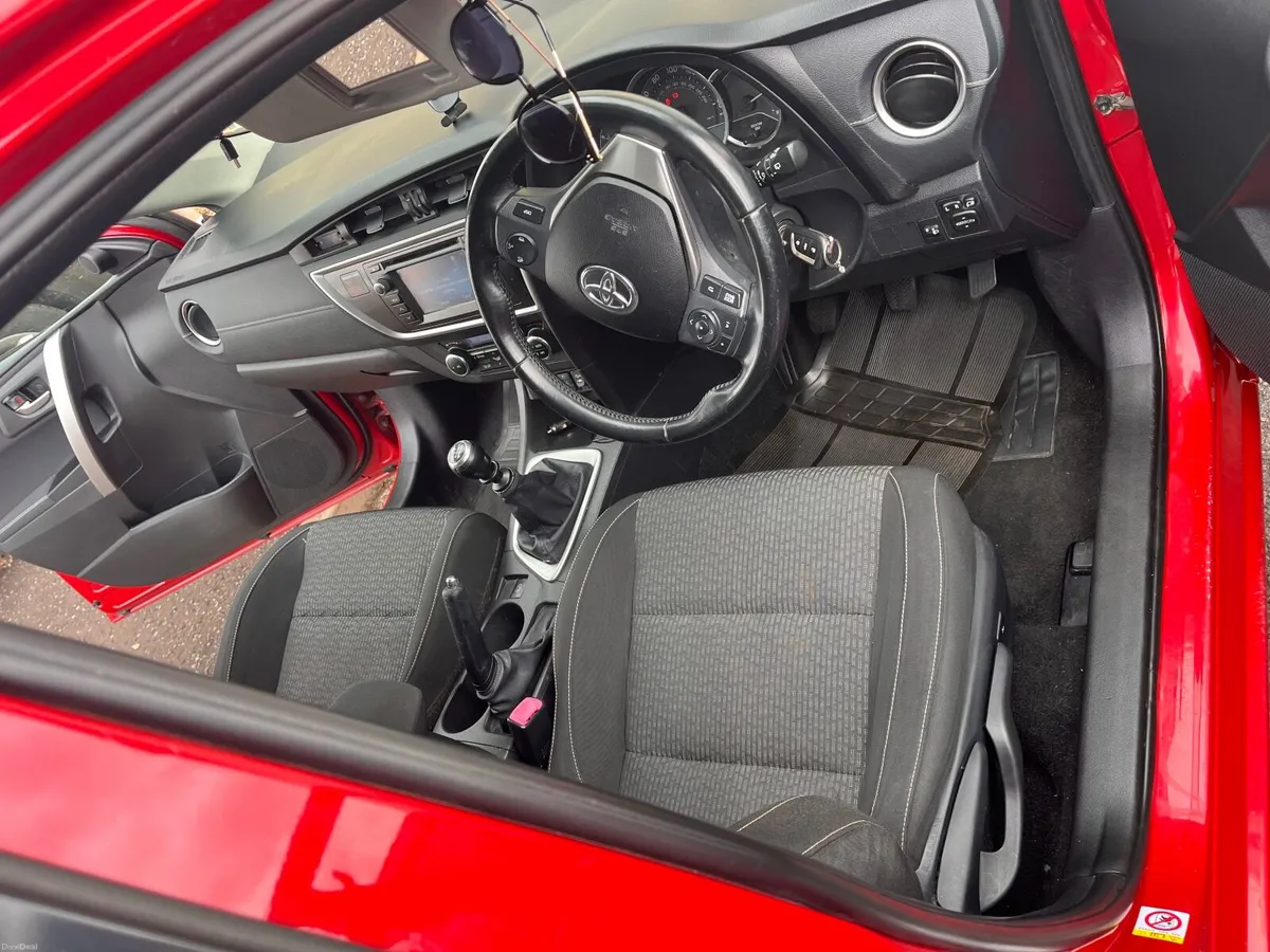 Toyota Auris 2014 - Image 3