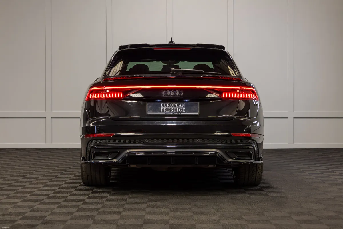 2022 Audi Q8 55 TFSIe S-Line Black Edition - Image 5