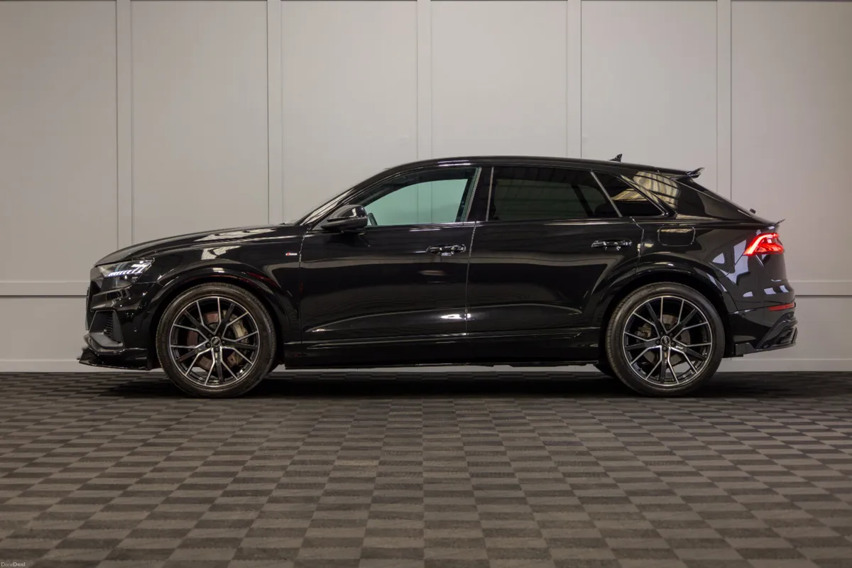 2022 Audi Q8 55 TFSIe S-Line Black Edition - Image 3
