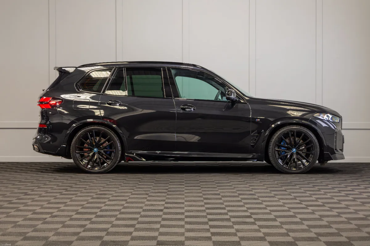 2025 BMW X5 X-Drive 50e M-Sport - Image 6