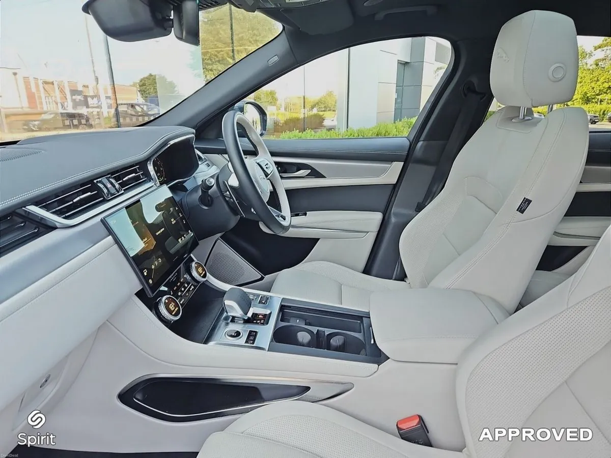 Jaguar F-Pace 2.0 I4 PHEV 404 PS R-Dynamic S - Image 3