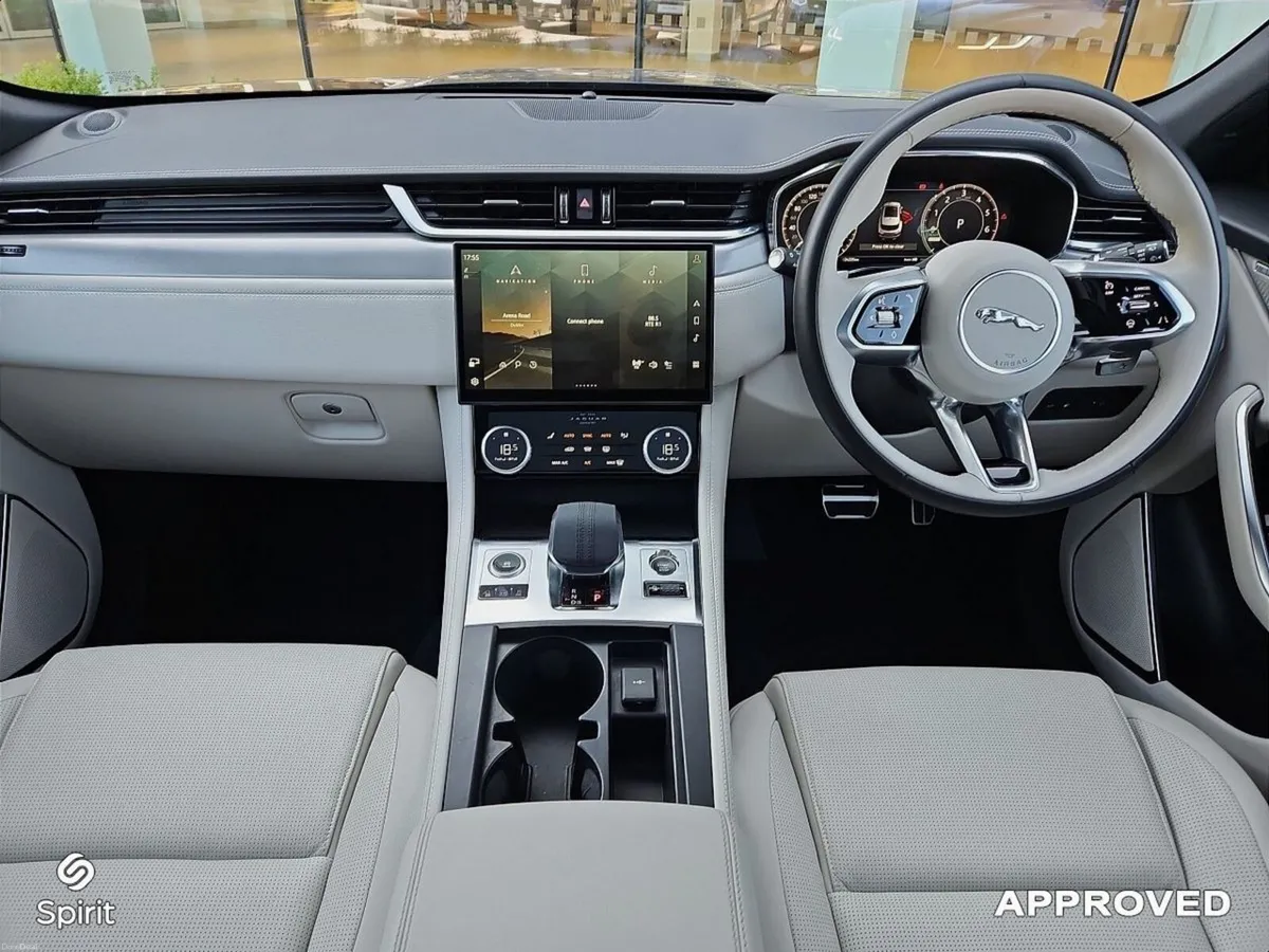 Jaguar F-Pace 2.0 I4 PHEV 404 PS R-Dynamic S - Image 4