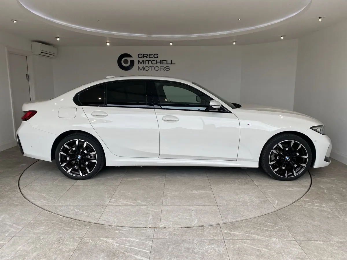 BMW 3-Series 2025 - Image 4