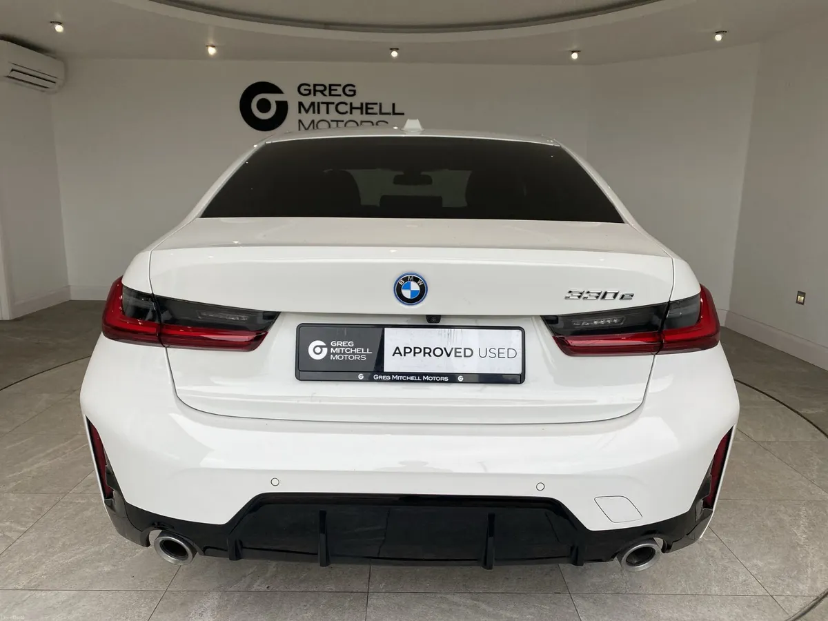 BMW 3-Series 2025 - Image 6