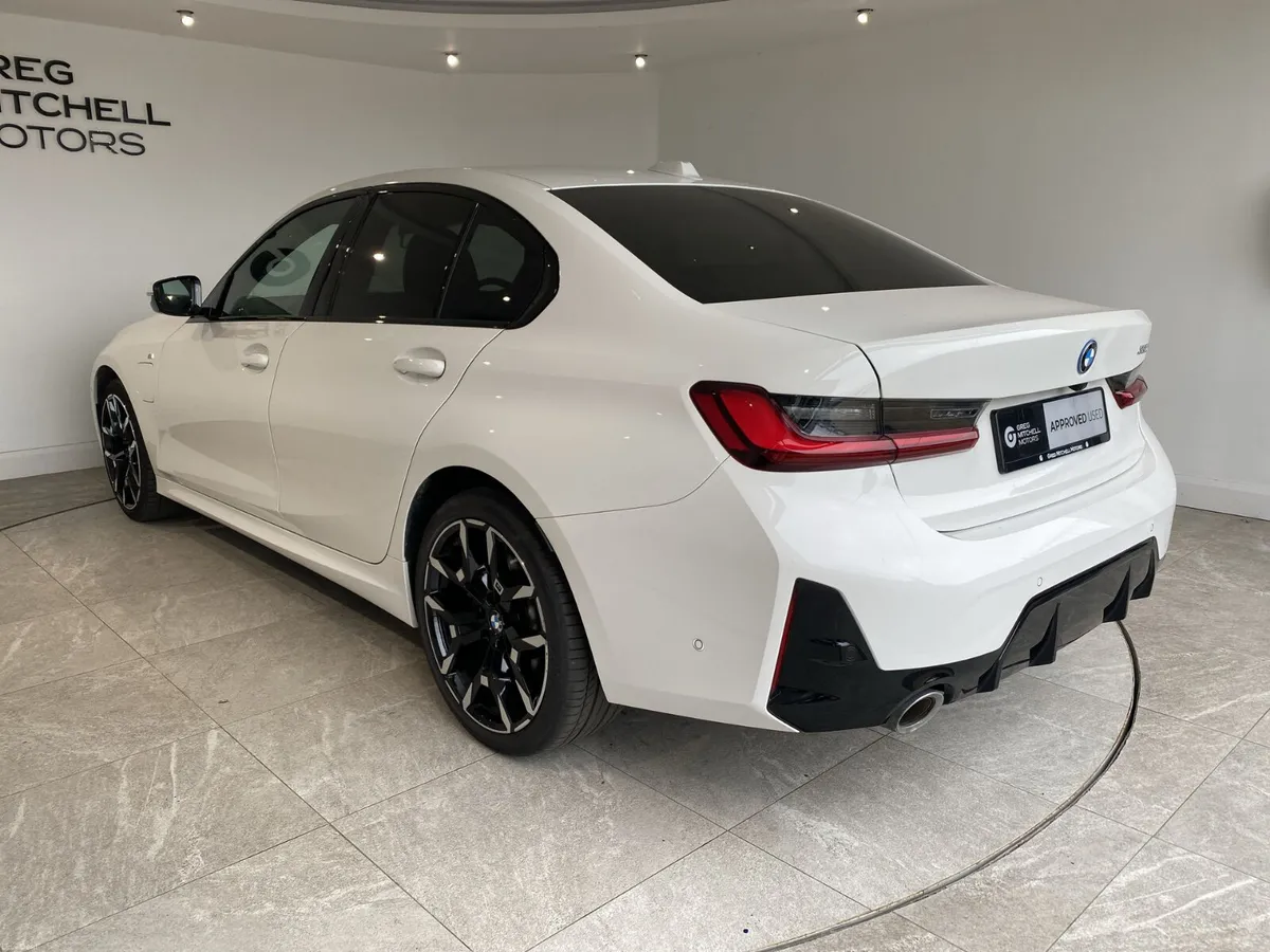 BMW 3-Series 2025 - Image 5