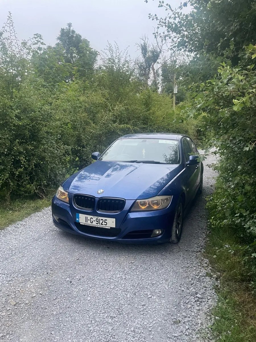 BMW 3-Series 2011 - Image 1