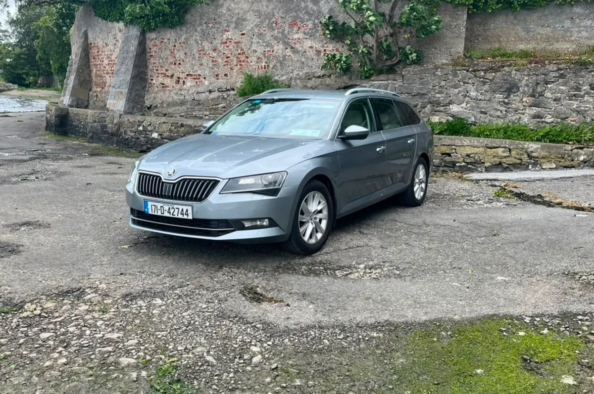 2017 Skoda Superb - Image 1