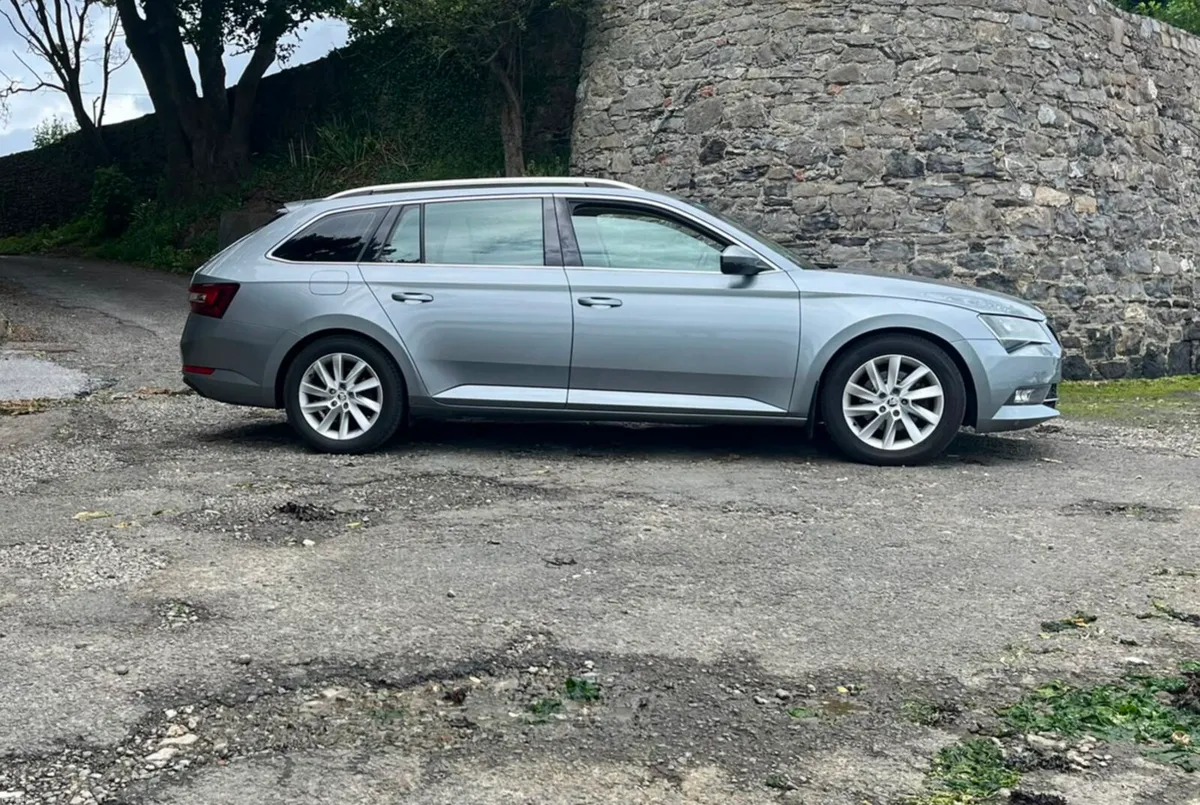 2017 Skoda Superb - Image 4