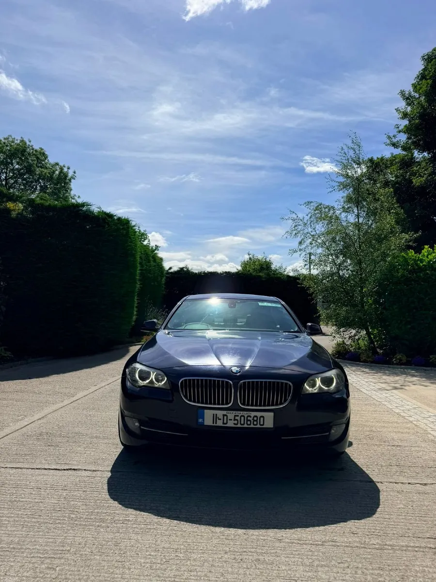 BMW 5-Series 2011 - Image 1