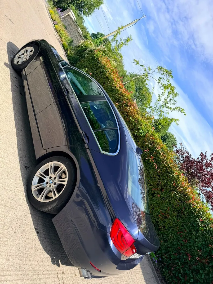 BMW 5-Series 2011 - Image 4